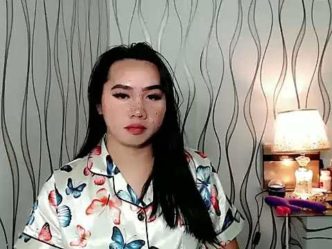 im ursweetheart online show from October 11, 2025, 5:58 pm