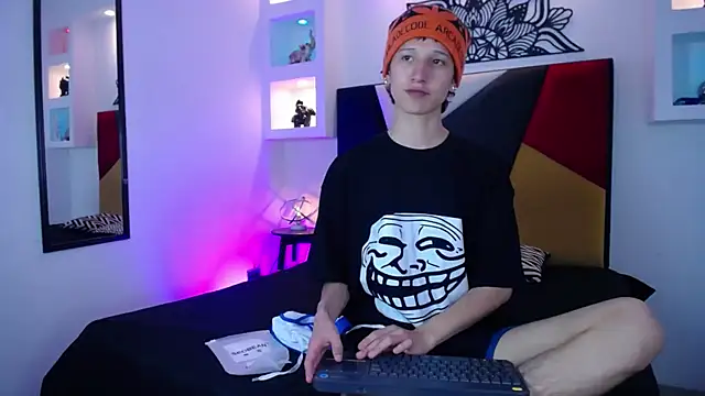 Emo Boy  online show from January 12, 2026, 8:36 pm