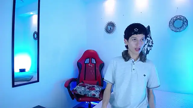 Emo Boy  online show from January 8, 2026, 8:37 pm