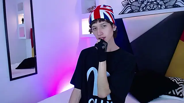 Emo Boy  online show from February 5, 2026, 8:26 pm