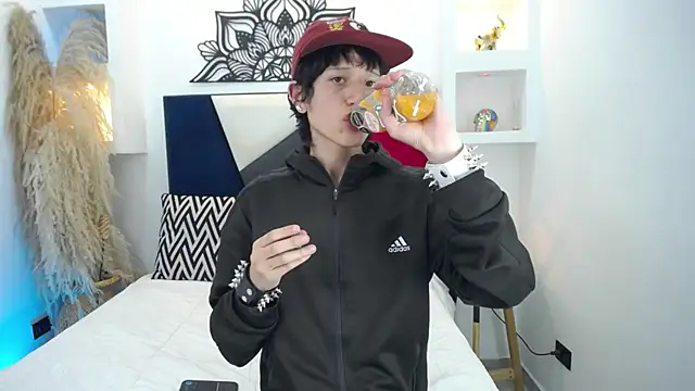 Emo Boy  online show from November 17, 2025, 3:21 am