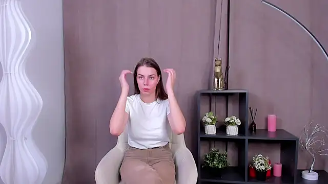 Snapshot of ElaineRothwell chatting on October 10, 2025, 9:21 am ElaineRothwell online show from October 10, 2025, 9:21 am