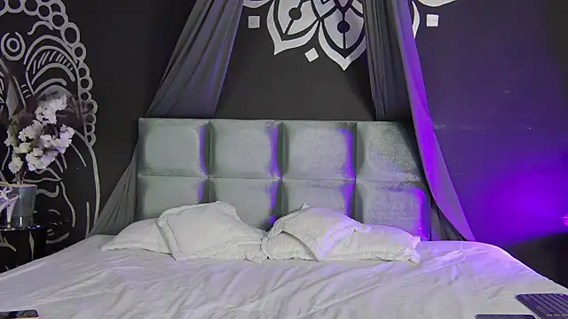 Aranzza Ross online show from December 2, 2025, 8:32 pm