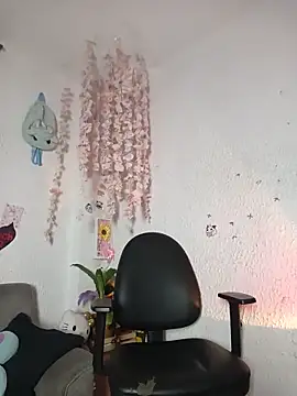 Emilycollei online show from June 4, 2026, 4:39 am