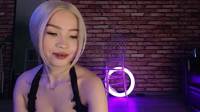 saya li1 online show from November 8, 2025, 8:34 pm