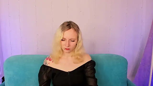 Snapshot of LikiLips chatting on November 6, 2025, 1:09 am LikiLips online show from November 6, 2025, 1:09 am