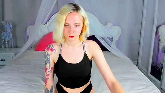 LikiLips online show from April 10, 2026, 7:59 am