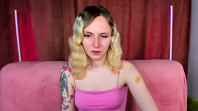 Snapshot of LikiLips chatting on November 25, 2025, 1:06 am LikiLips online show from November 25, 2025, 1:06 am