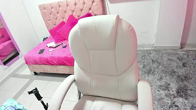 thianahorny online show from November 5, 2025, 12:41 pm