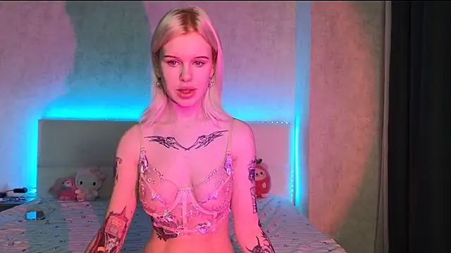 HoneyGold  online show from October 10, 2025, 2:01 am