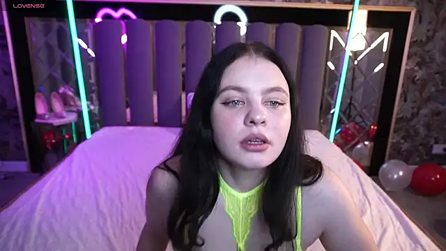 Snapshot of SnowWhiti chatting on February 7, 2026, 8:06 pm SnowWhiti online show from February 7, 2026, 8:06 pm