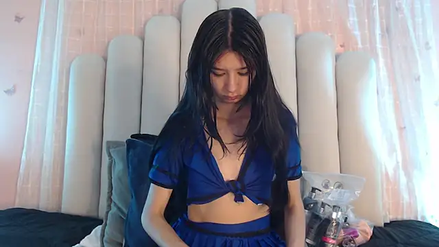 SweetRenata  online show from December 18, 2025, 12:20 pm