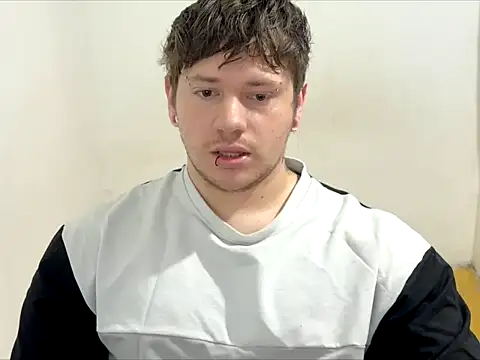 Snapshot of Skol_100802 chatting on May 1, 2026, 1:49 pm Skol 100802 online show from May 1, 2026, 1:49 pm