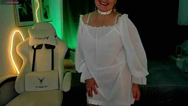 Snapshot of hottyannaa chatting on December 18, 2025, 3:33 am hottyannaa online show from December 18, 2025, 3:33 am