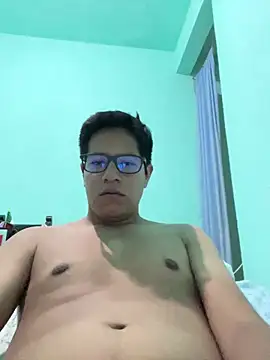 Snapshot of Lukein23 chatting on December 23, 2025, 9:19 am Lukein23 online show from December 23, 2025, 9:19 am