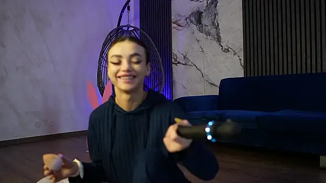 RachelRavee online show from April 11, 2026, 4:20 am