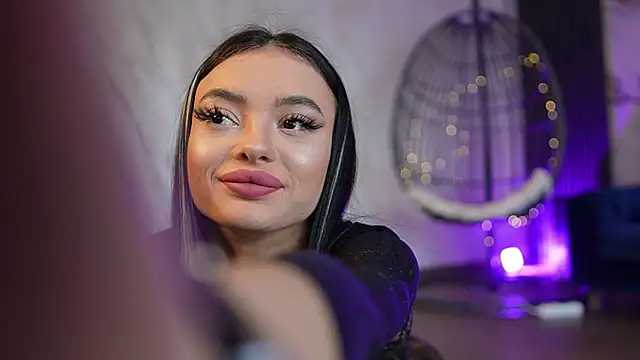 RachelRavee online show from March 11, 2026, 5:23 am