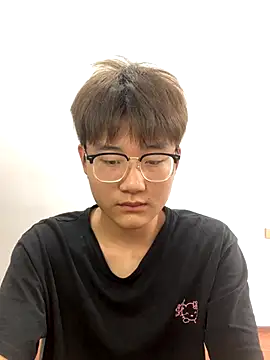 KK-cuteboy online show from October 9, 2025, 6:58 am