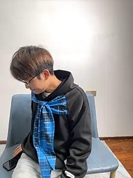 KK-cuteboy online show from November 7, 2025, 10:09 am