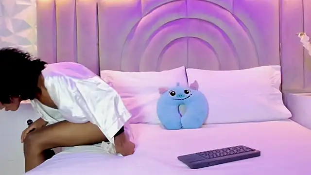 Snapshot of rebeca_brown_ chatting on December 16, 2025, 11:47 am rebeca brown online show from December 16, 2025, 11:47 am