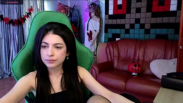 Snapshot of SinWolf_ chatting on October 21, 2025, 10:03 am SinWolf online show from October 21, 2025, 10:03 am