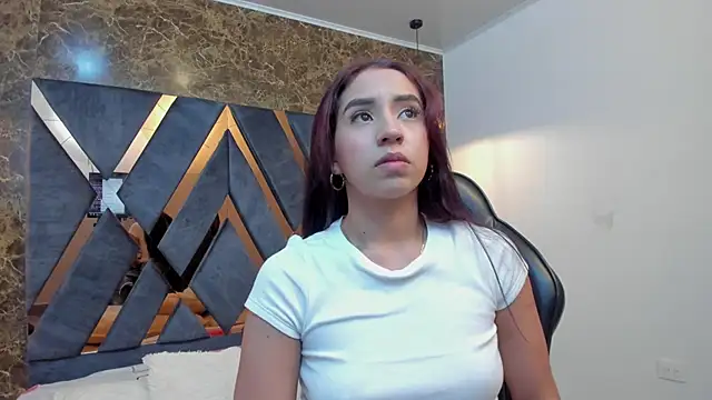 Vittoria Conti  online show from November 17, 2025, 5:28 pm