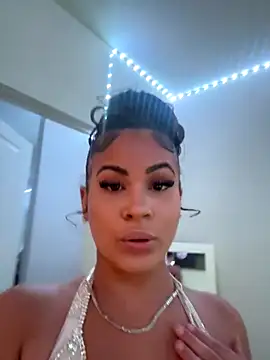 Snapshot of Chanel-xo chatting on October 8, 2025, 10:10 pm Chanel-xo online show from October 8, 2025, 10:10 pm