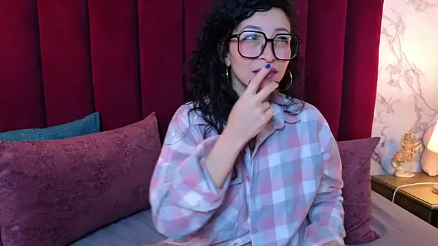 CHIARAJJONES online show from May 26, 2026, 12:36 pm