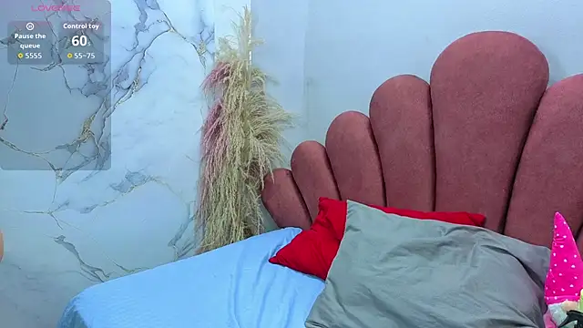 CHIARAJJONES online show from November 26, 2025, 1:44 pm