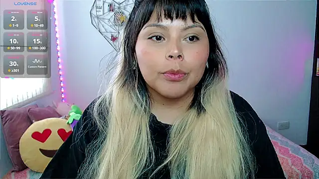 EllieMoonX online show from April 29, 2026, 9:10 pm