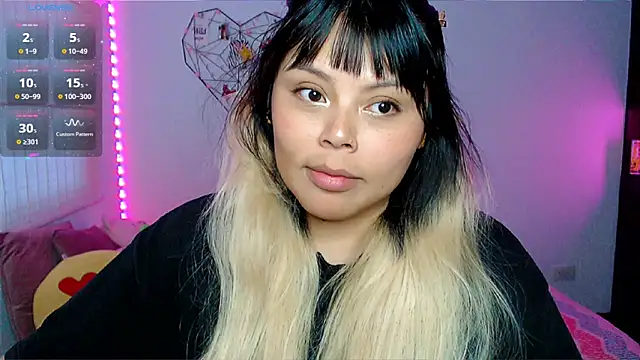 EllieMoonX online show from May 4, 2026, 10:56 pm