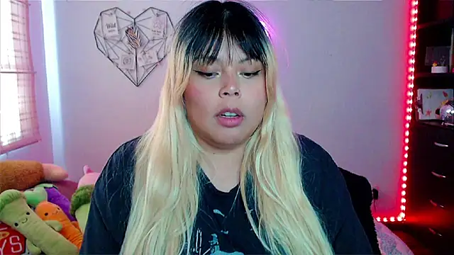 EllieMoonX online show from November 12, 2025, 7:51 pm