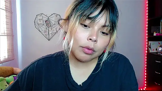 EllieMoonX online show from December 1, 2025, 8:21 pm