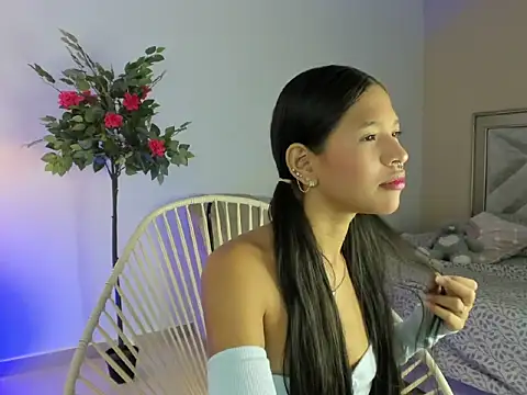 Snapshot of christine__khant chatting on October 16, 2025, 3:37 am christine khant online show from October 16, 2025, 3:37 am