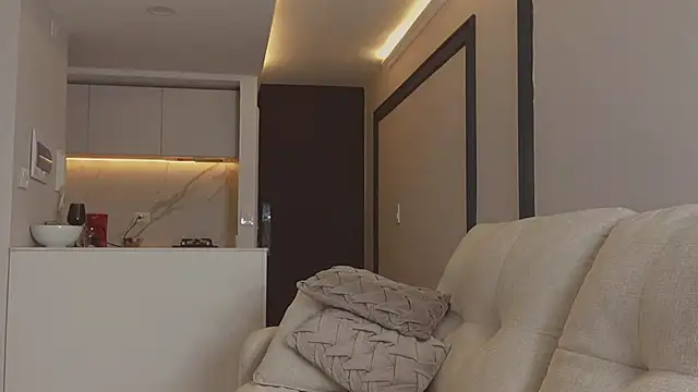 AbrilColls  online show from November 6, 2025, 4:27 am