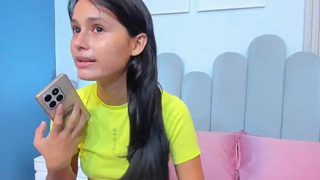 luly dreams online show from June 12, 2026, 11:41 am