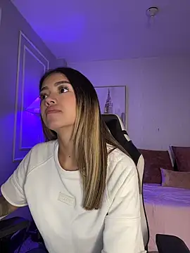 HoneyMollyX online show from April 6, 2026, 1:01 pm