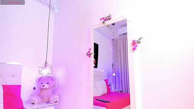 Nara Pink online show from December 15, 2025, 2:34 pm