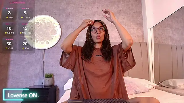 Snapshot of alexandralopez- chatting on November 24, 2025, 6:52 pm alexandralopez- online show from November 24, 2025, 6:52 pm