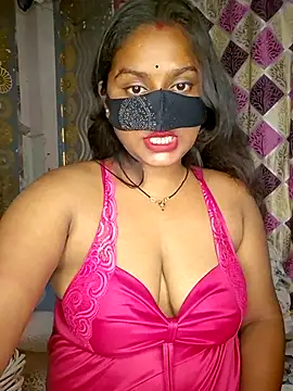 Snapshot of Sweet-Maddlina chatting on June 14, 2026, 1:24 am Sweet-Maddlina online show from June 14, 2026, 1:24 am