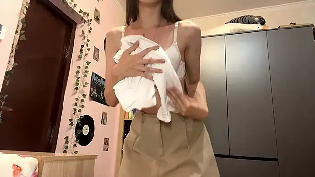 WildPeachh online show from April 22, 2026, 4:58 pm