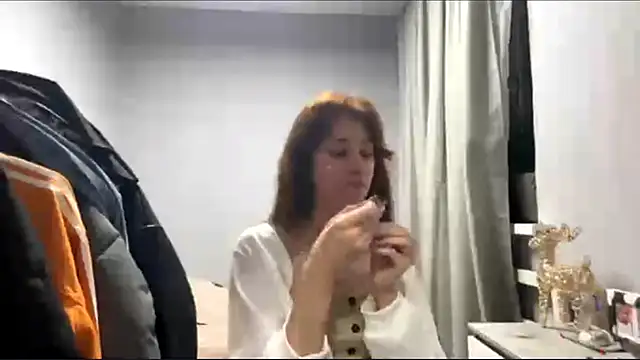 WildPeachh online show from November 18, 2025, 7:17 pm