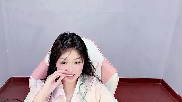 -chenchen online show from October 20, 2025, 2:28 pm