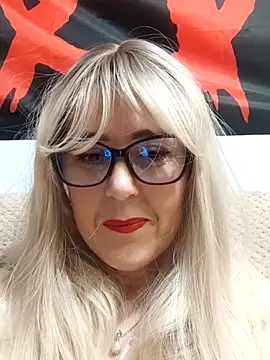 Amelialove42 online show from November 28, 2025, 2:50 pm