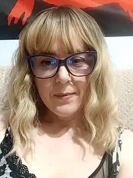 Amelialove42 online show from April 30, 2026, 6:26 pm