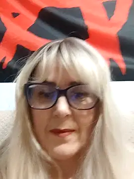 Amelialove42 online show from November 25, 2025, 7:47 pm