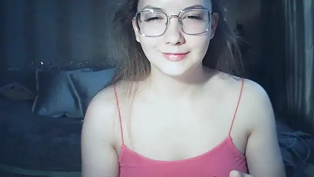 MoodieMira online show from February 6, 2026, 1:07 pm