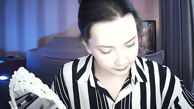MoodieMira online show from June 17, 2026, 5:34 pm