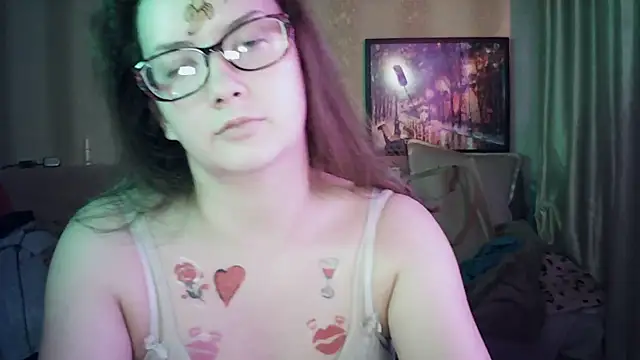 MoodieMira online show from June 24, 2026, 9:34 pm