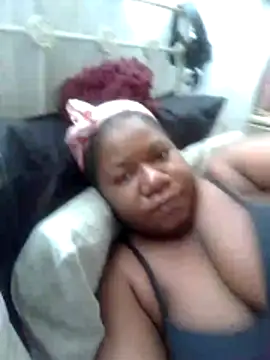 Snapshot of Sweetmelons25 chatting on October 14, 2025, 11:00 am Sweetmelons25 online show from October 14, 2025, 11:00 am